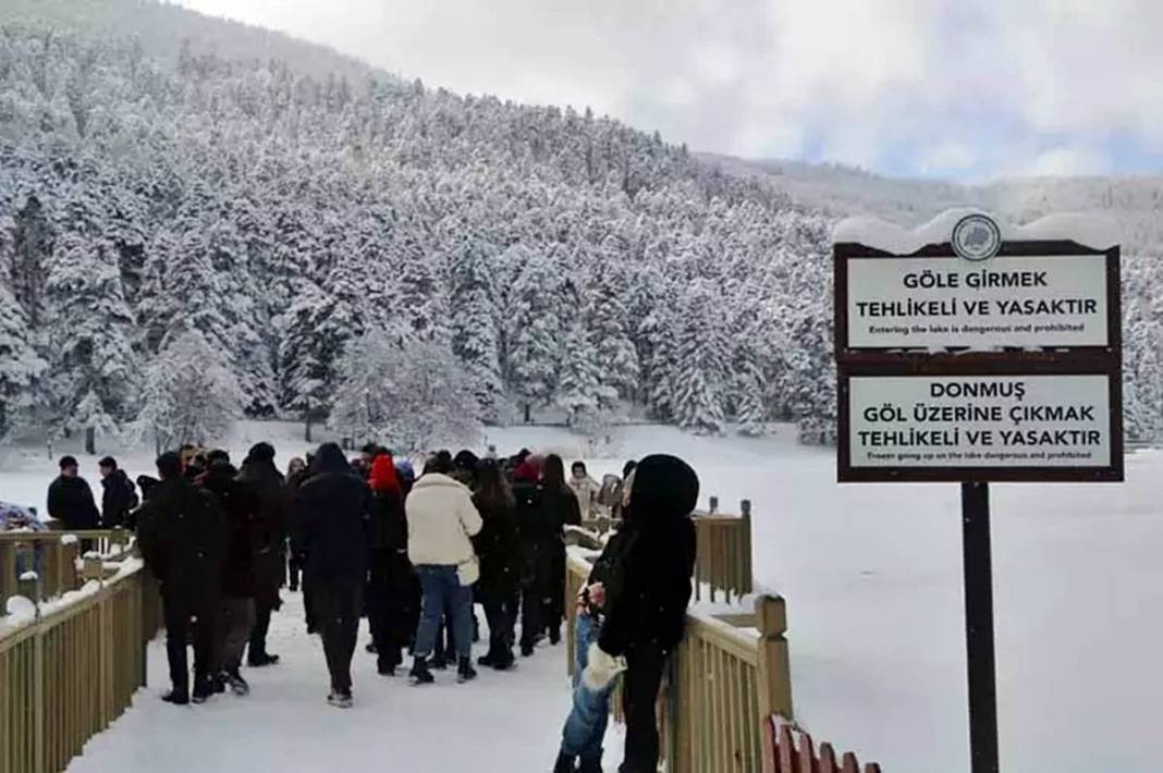 Kar yağdı, herkes oraya akın etti! Büyüleyici manzaraya şahitlik ettiler 10